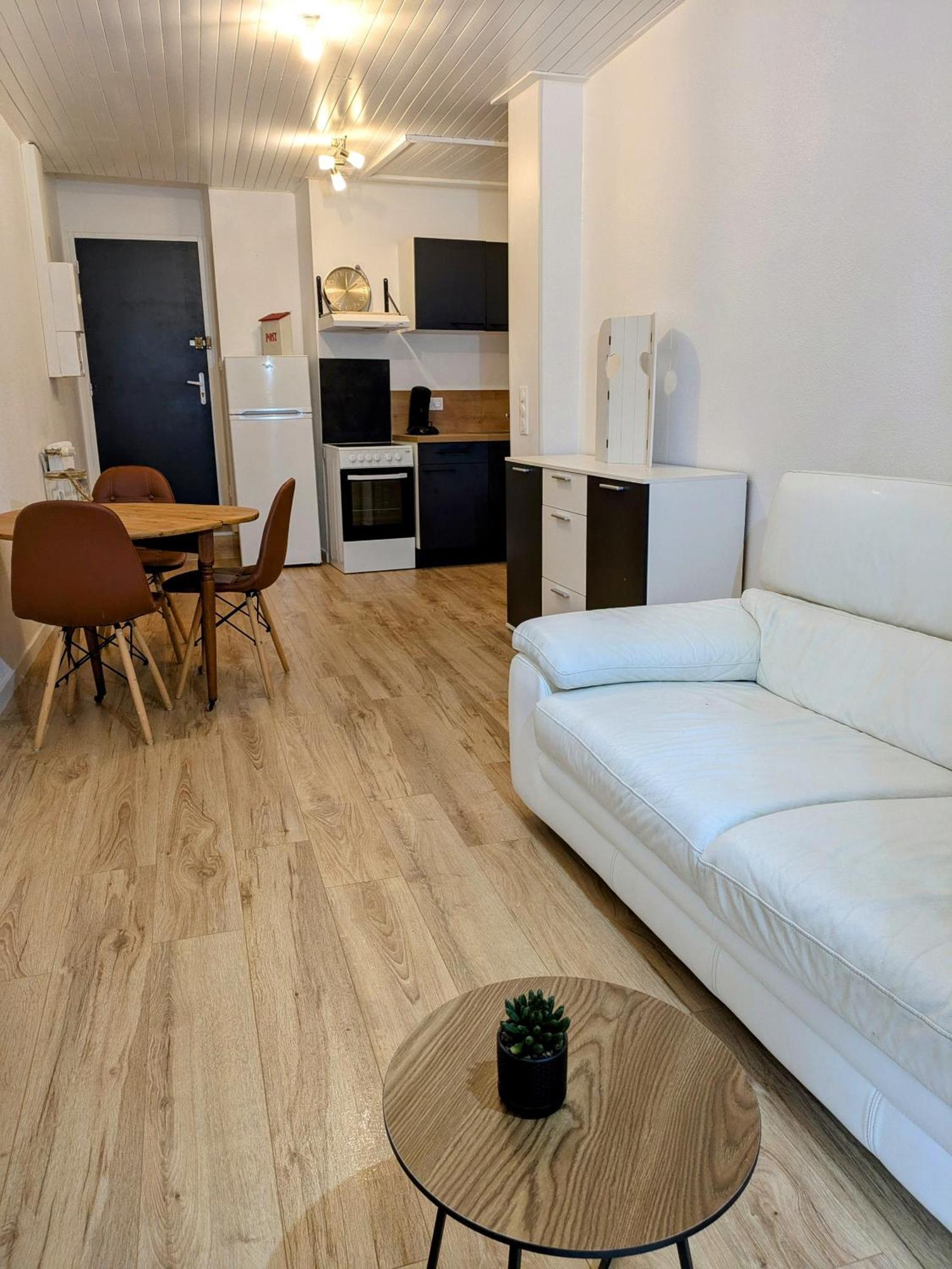 Apartament Sous La Tour Poligny  Zewnętrze zdjęcie