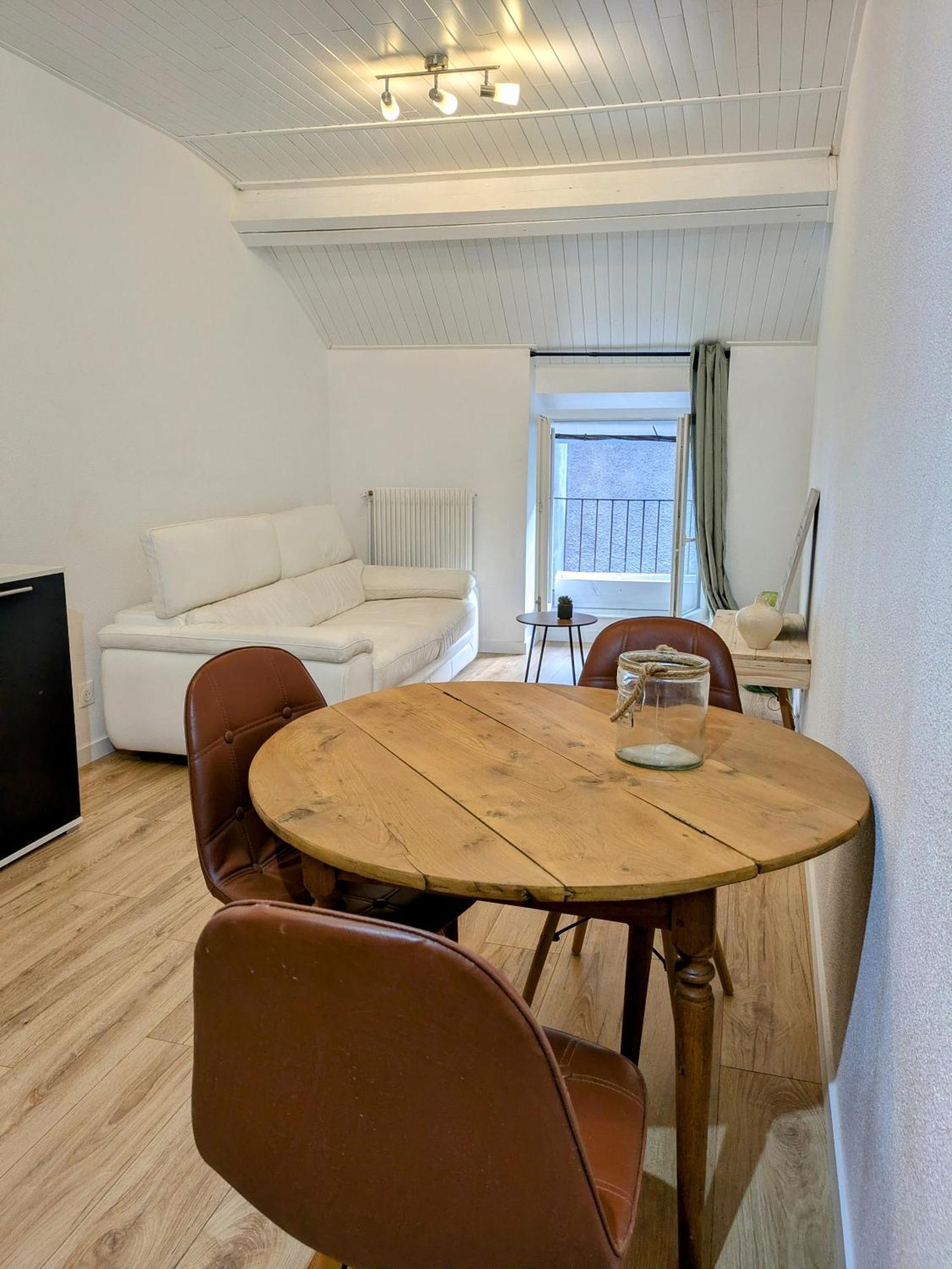 Apartament Sous La Tour Poligny  Zewnętrze zdjęcie