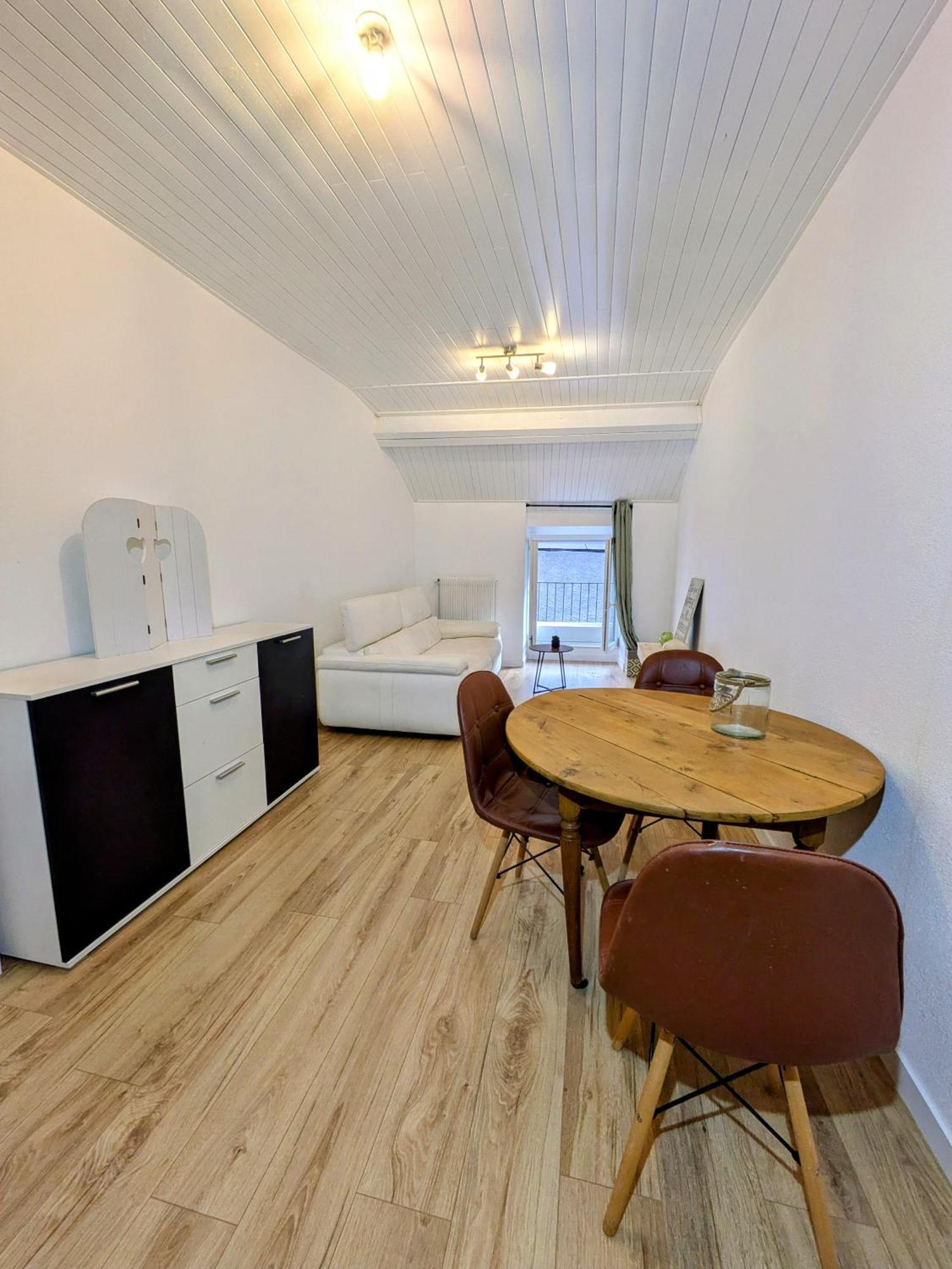 Apartament Sous La Tour Poligny  Zewnętrze zdjęcie