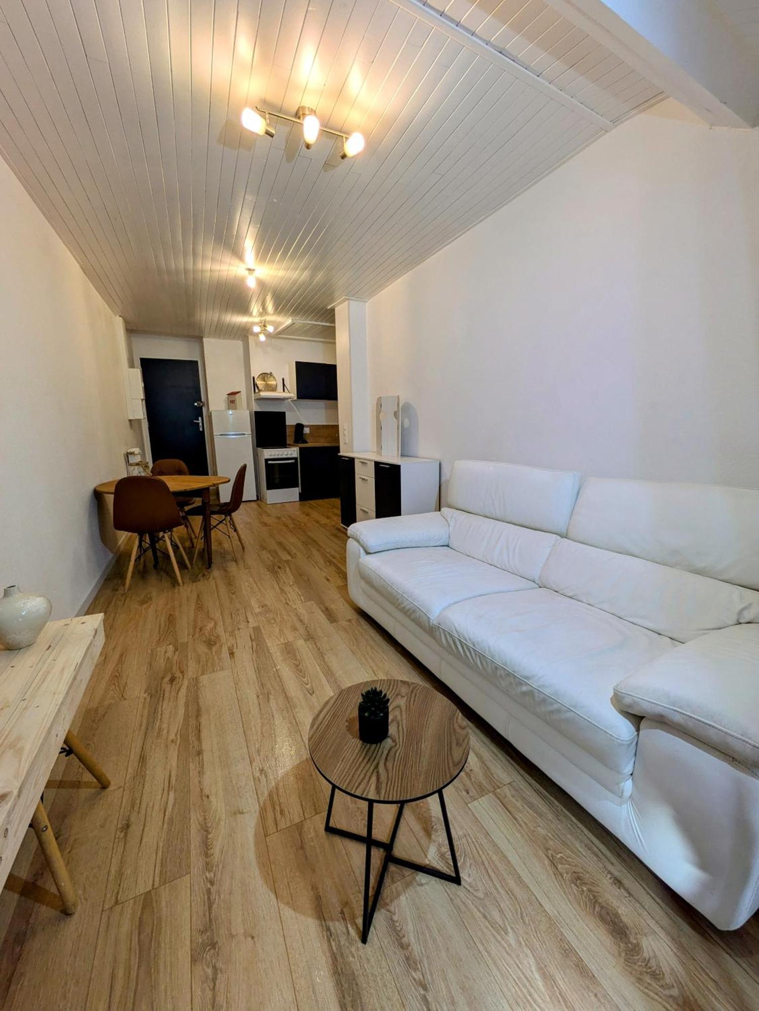 Apartament Sous La Tour Poligny  Zewnętrze zdjęcie