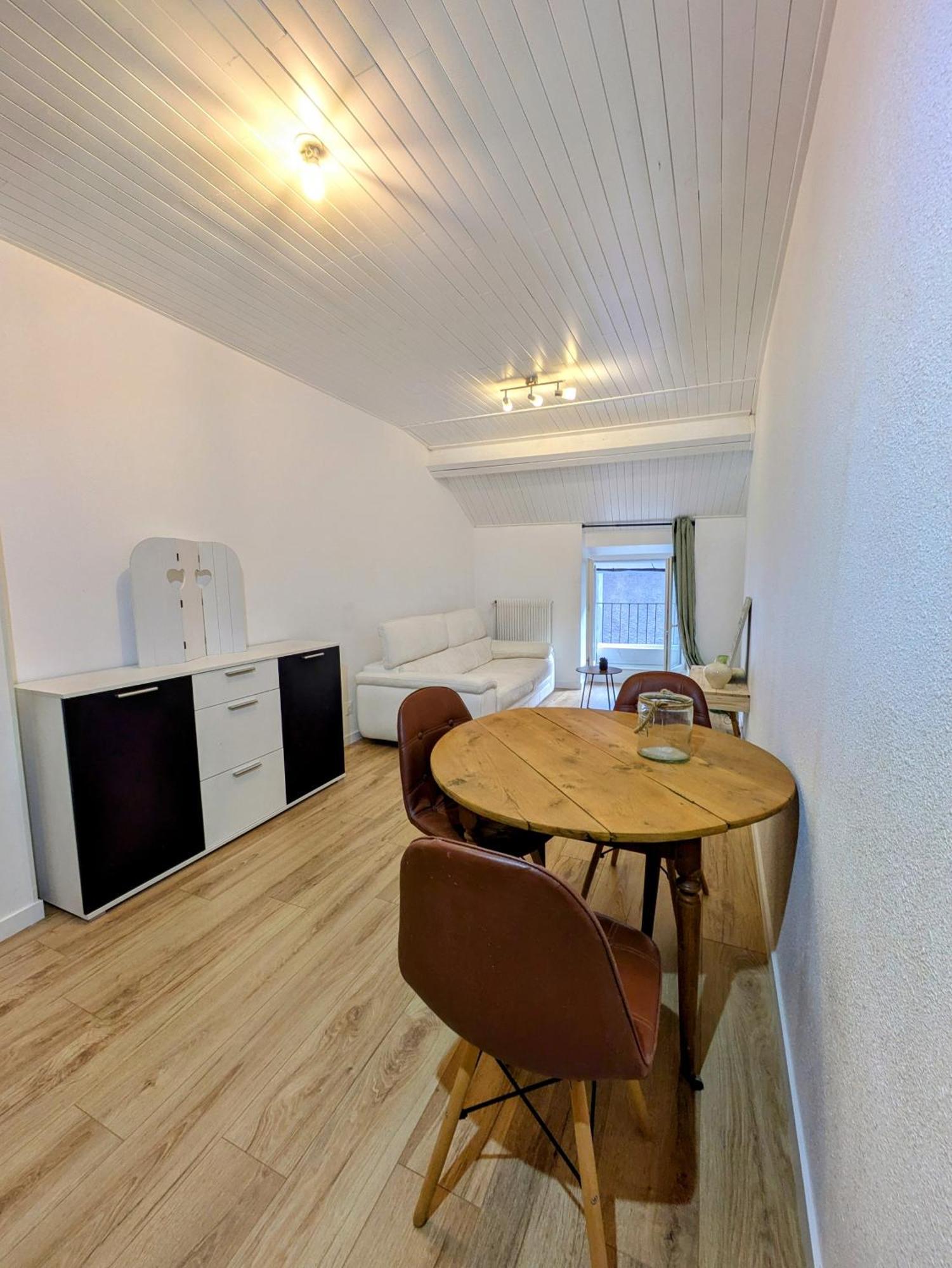 Apartament Sous La Tour Poligny  Zewnętrze zdjęcie
